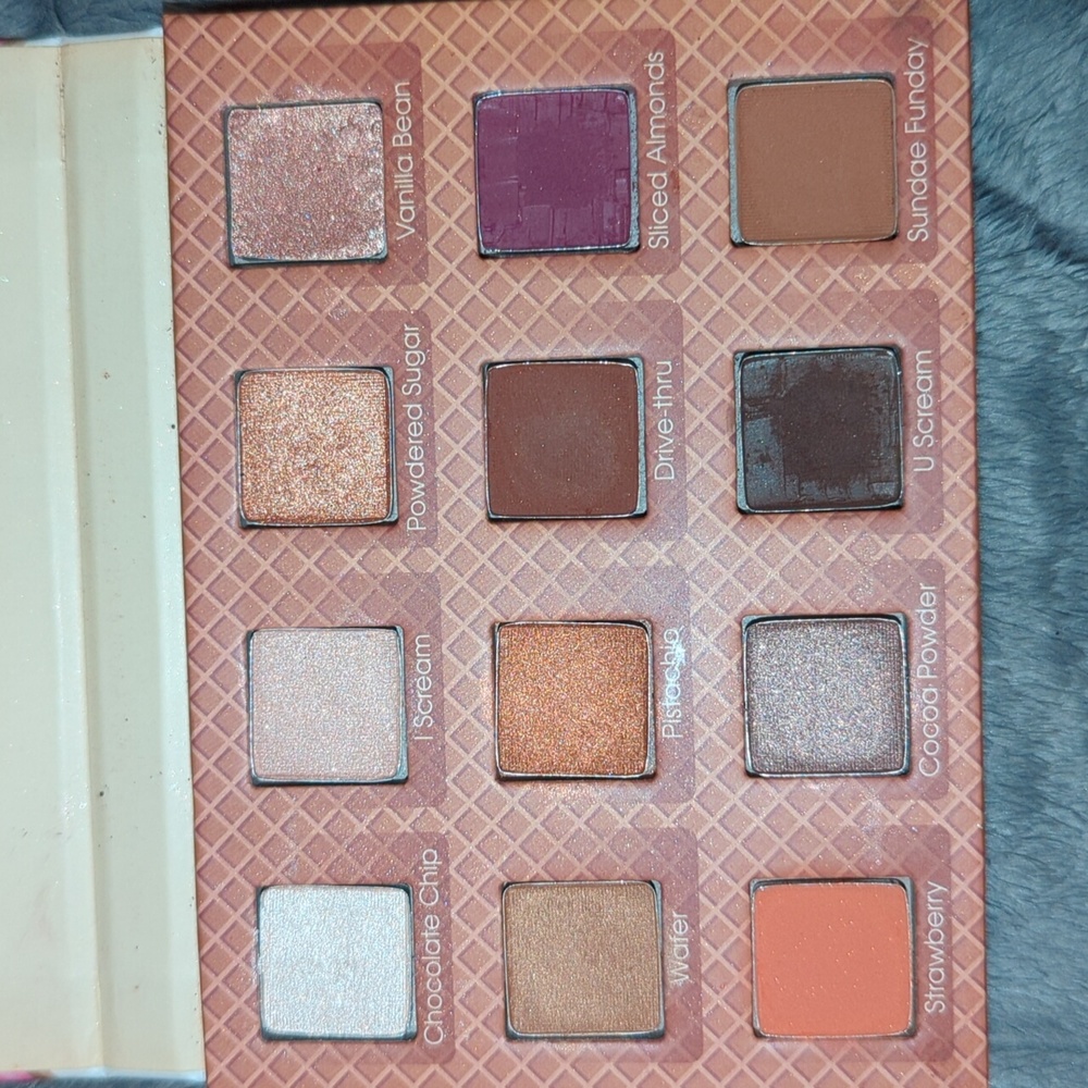 Beauty Bakerie Neapolitan Eyescream eyeshadow palette